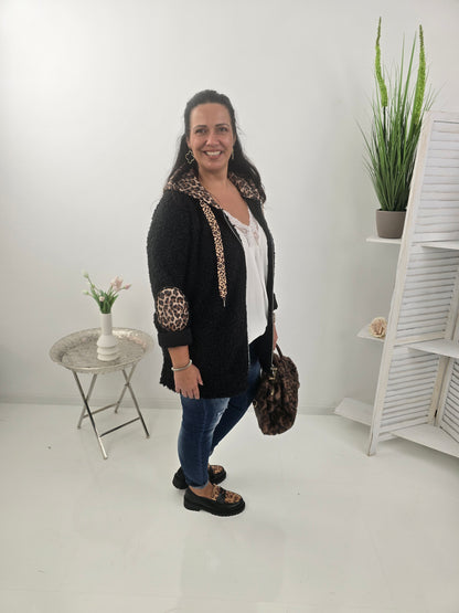 Stilvolle Jacke in klassischem Schwarz mit besonderer Bouclé-Optik (42-46)