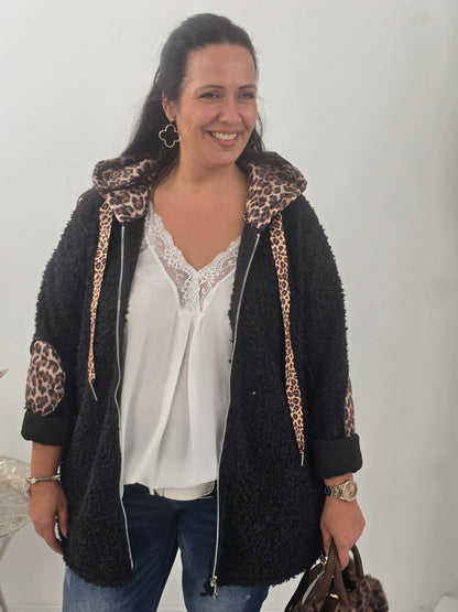 Stilvolle Jacke in klassischem Schwarz mit besonderer Bouclé-Optik (42-46)