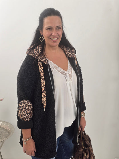 Stilvolle Jacke in klassischem Schwarz mit besonderer Bouclé-Optik (42-46)