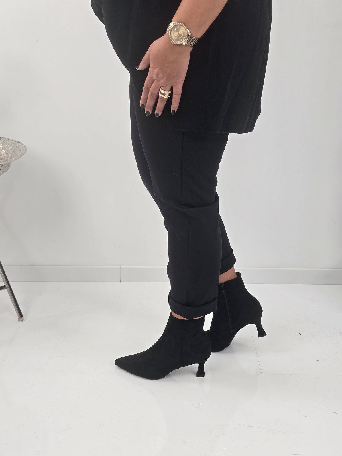 Lässige Hose in klassischem Schwarz (42-46)
