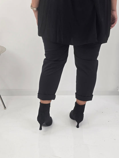 Lässige Hose in klassischem Schwarz (42-46)