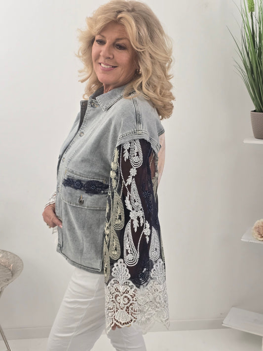Ausgefallene Jeansjacke in Light Blue mit kunstvollem Motiv (M/L: 38-42)