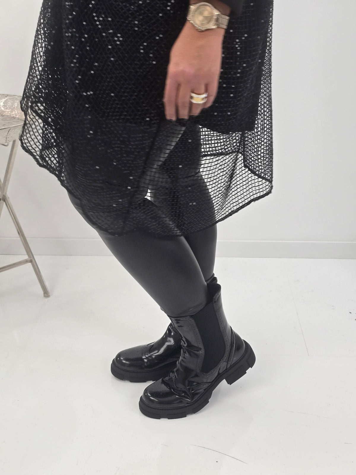 Moderne Leggings in klassischem Schwarz mit beschichteter Oberfläche ( 4XL: 38-42, 6XL:44-46)