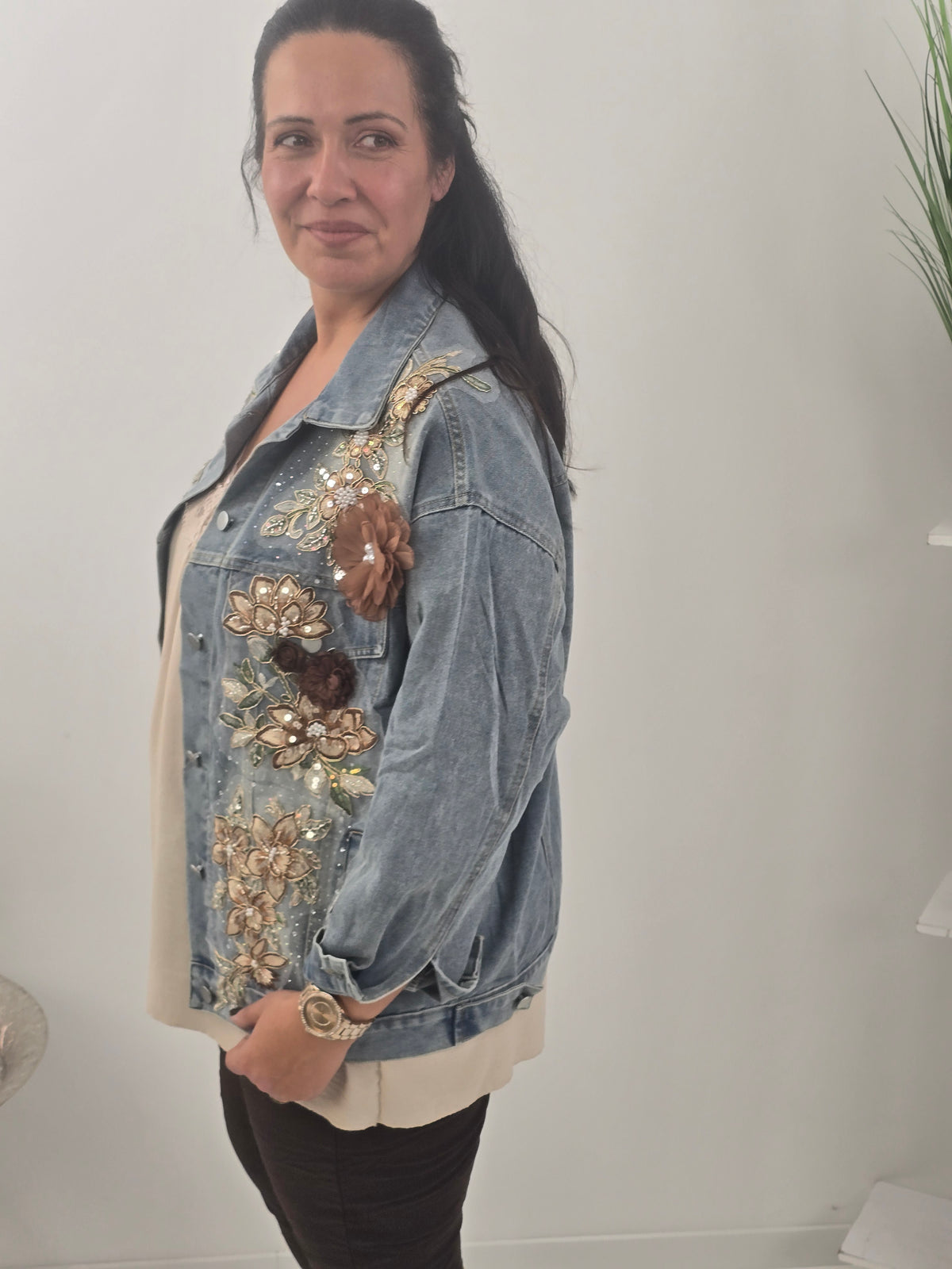 Ausgefallene Jeansjacke in Light Blue mit Braun-Beige-Akzenten (40-44)