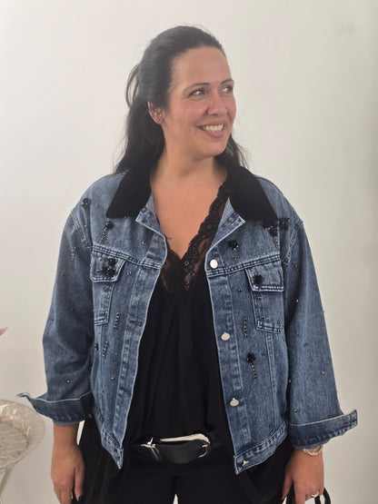 Ausgefallene Jeansjacke in Blue Denim mit eleganten schwarzen Akzenten (40-44)
