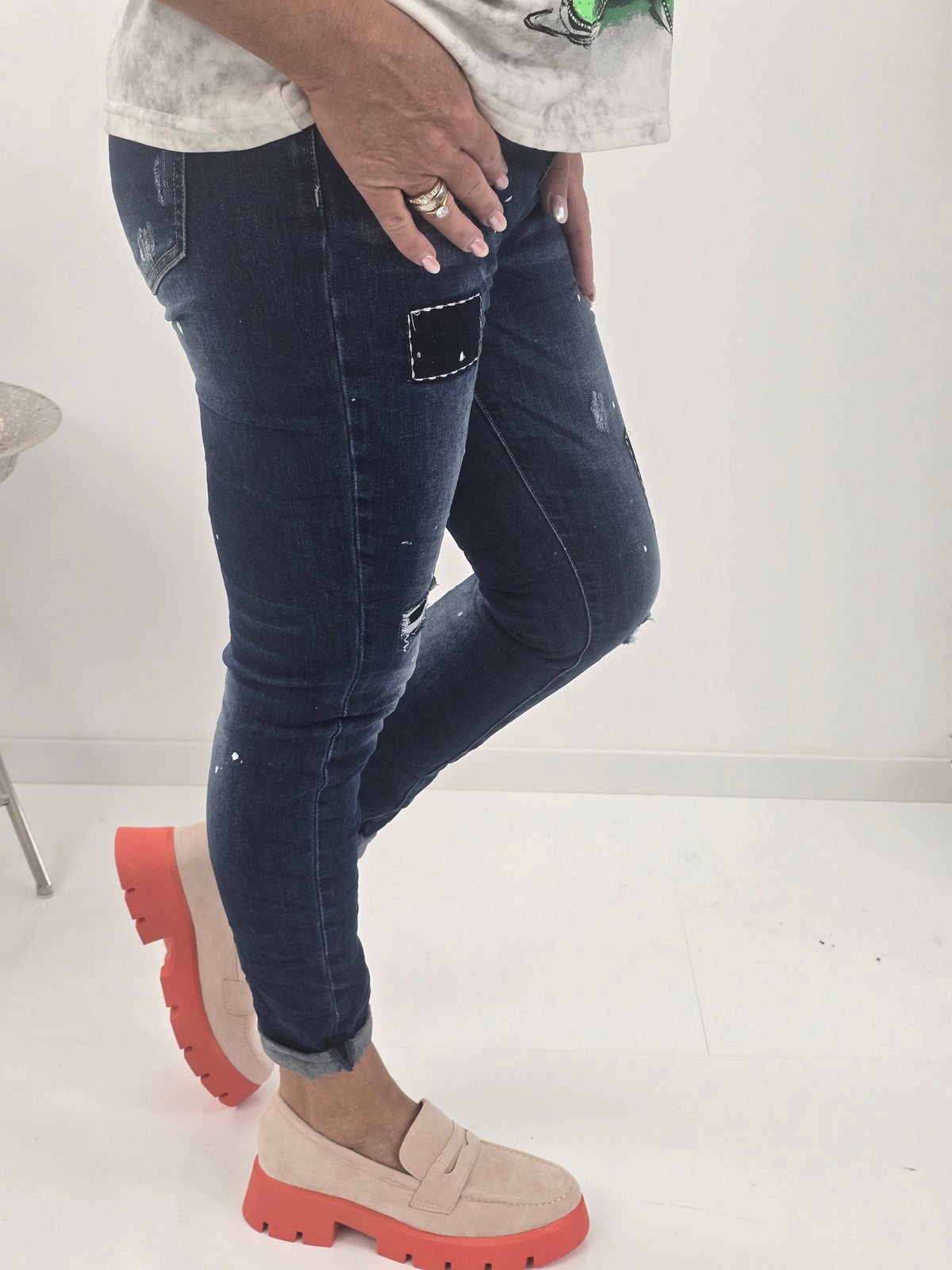 Modische Jeans in Dark Blue mit auffälligen Dots ( L:38-40, XL:42)