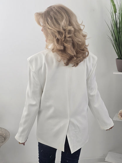 Moderner Blazer in elegantem Off-White mit markanten Details (M:38-42, L: 44)