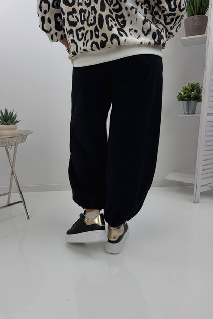 Zeitlose Hose in Schwarz (38-42/44)
