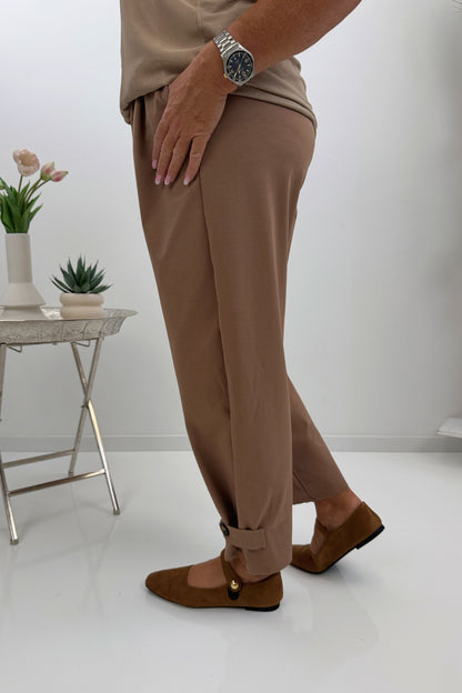 Stilvolle Hose in Camel (38-42/44)