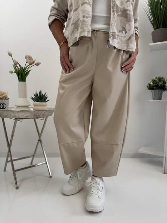 Kunstleder-Hose in elegantem Beige (38-42)