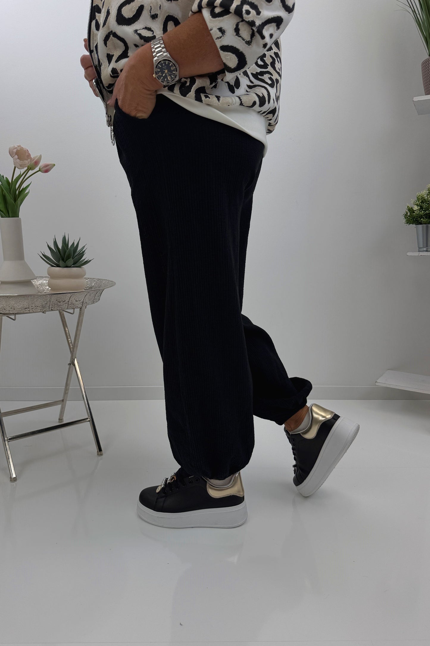 Zeitlose Hose in Schwarz (38-42/44)