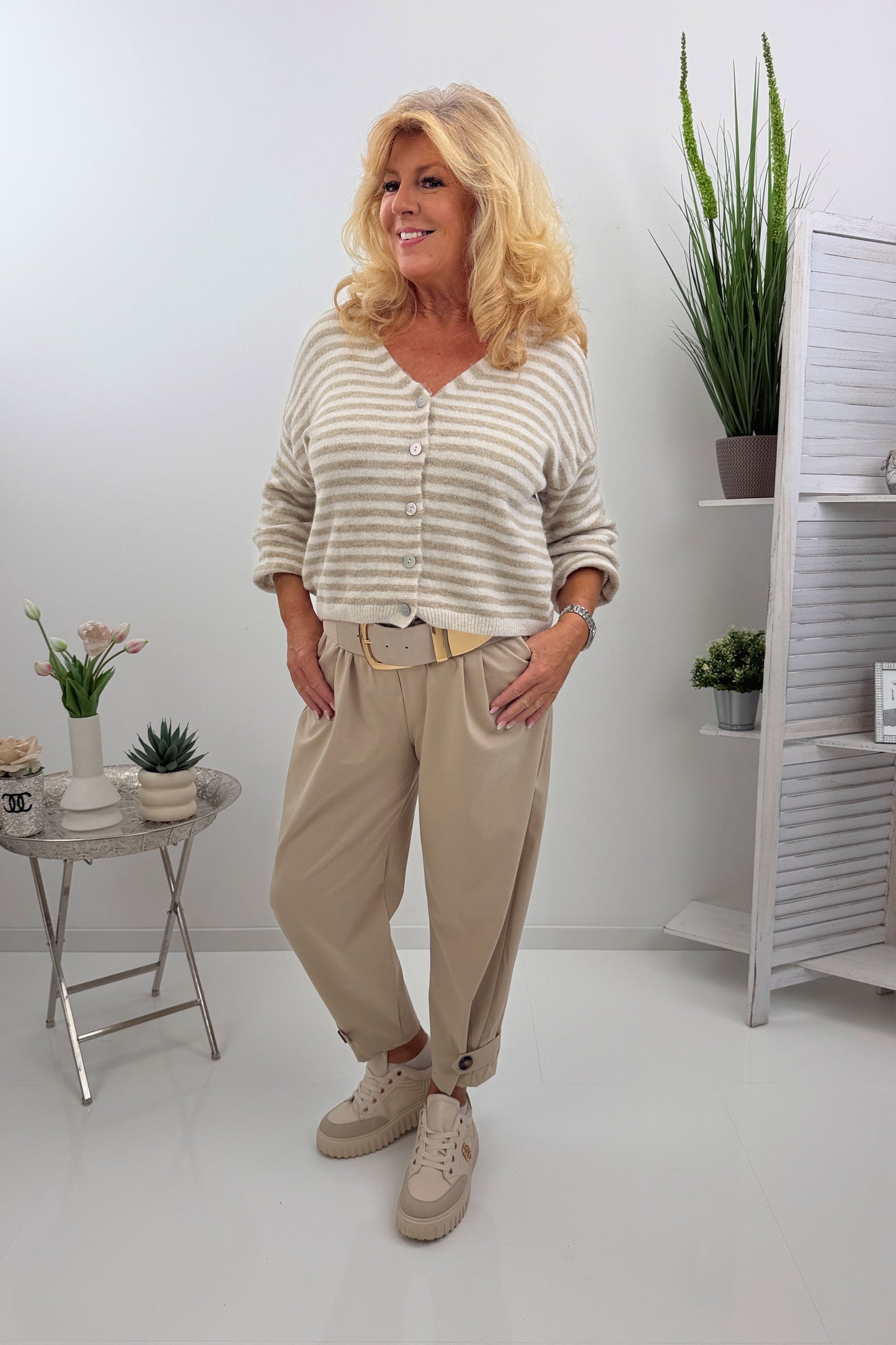 Stilvolle Strickjacke in Beige-Ecru (38-42)