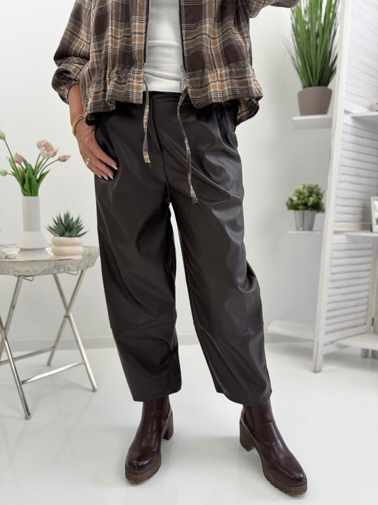 Kunstleder-Hose in elegantem Chocolate (38-42)