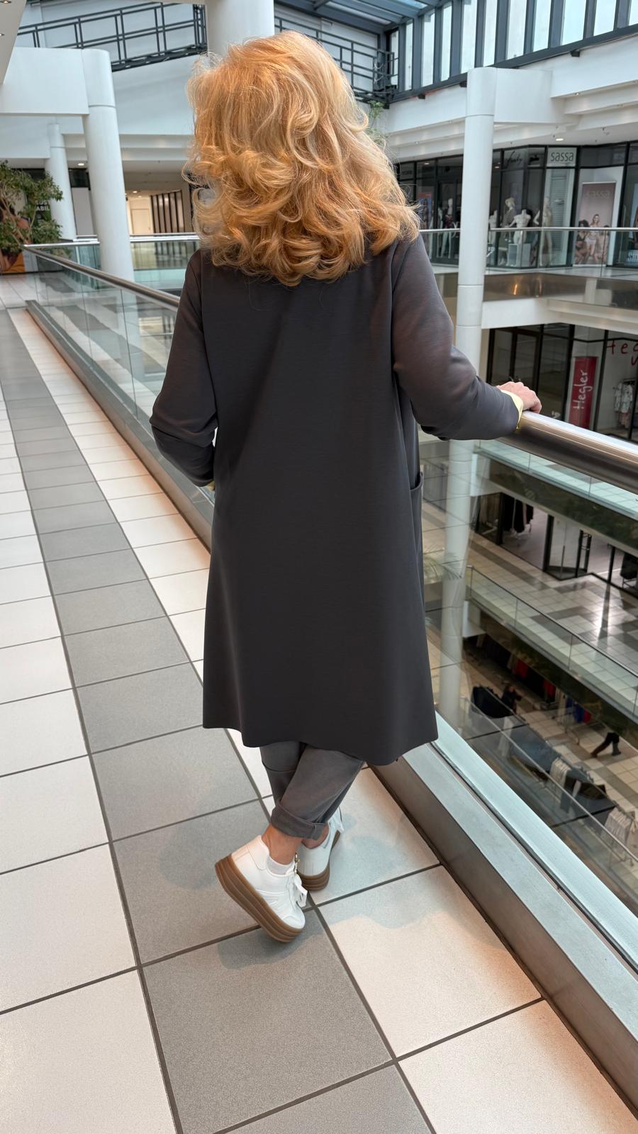 Mantel in Dark-Grey (38-44+)