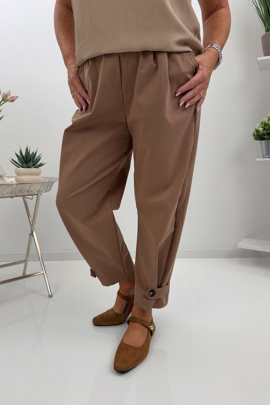 Stilvolle Hose in Camel (38-42/44)