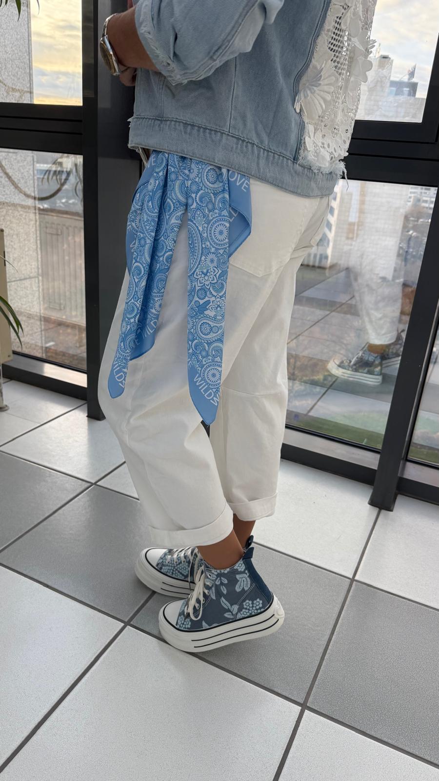 Jeanshose in Weiß (S,M,L,XL)