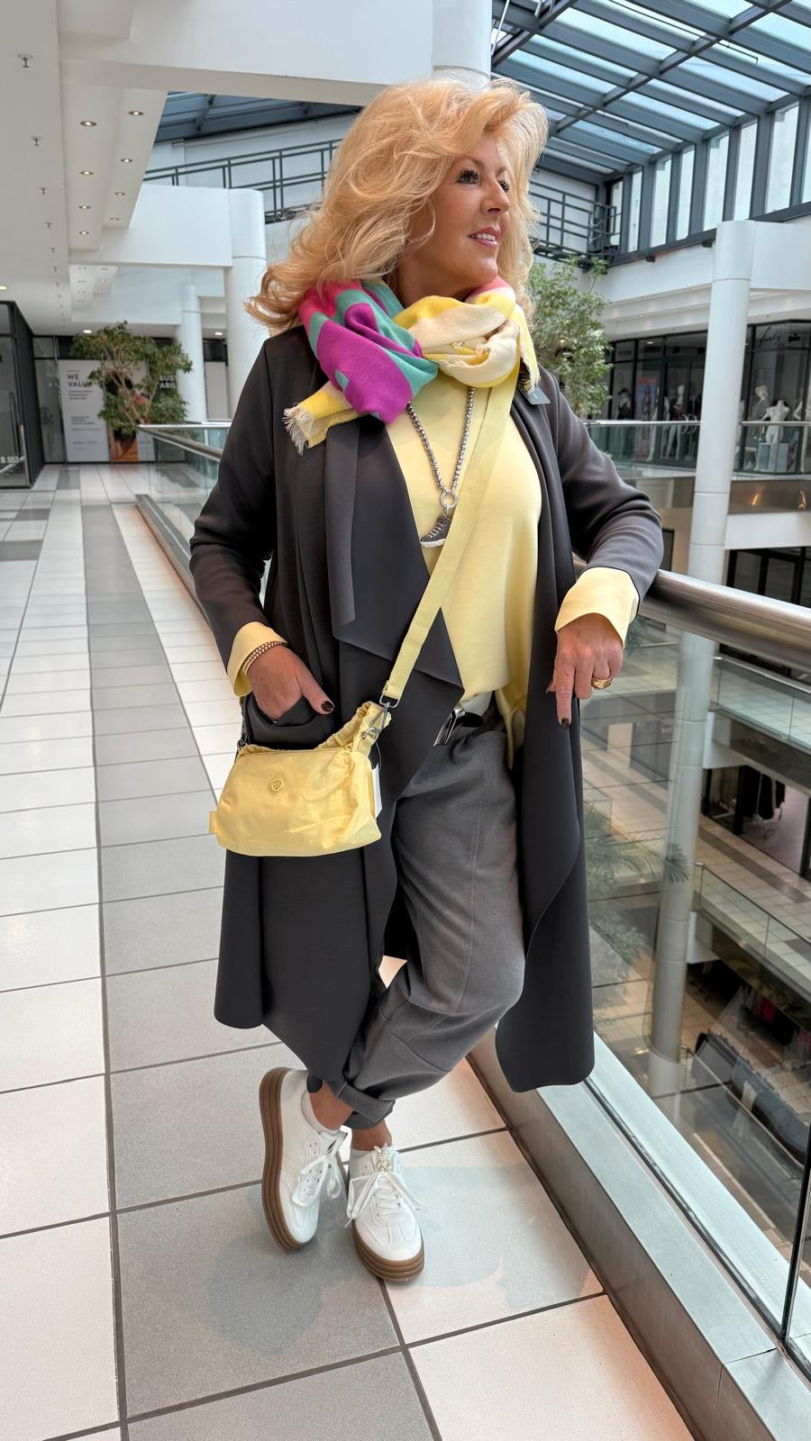 Mantel in Dark-Grey (38-44+)