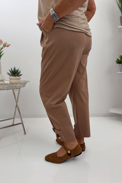 Stilvolle Hose in Camel (38-42/44)