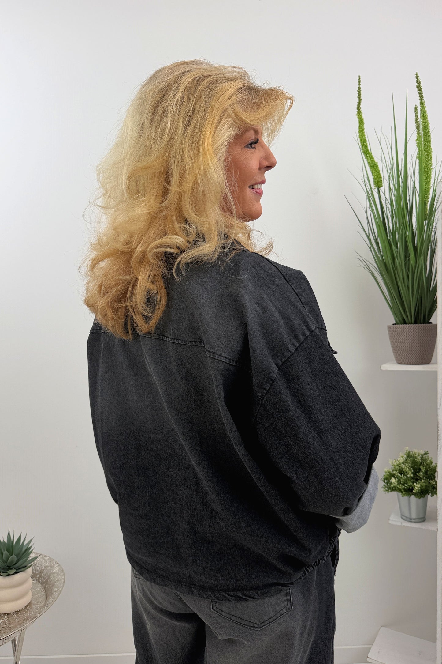 Angesagte Jeansjacke in Schwarz (38-42)