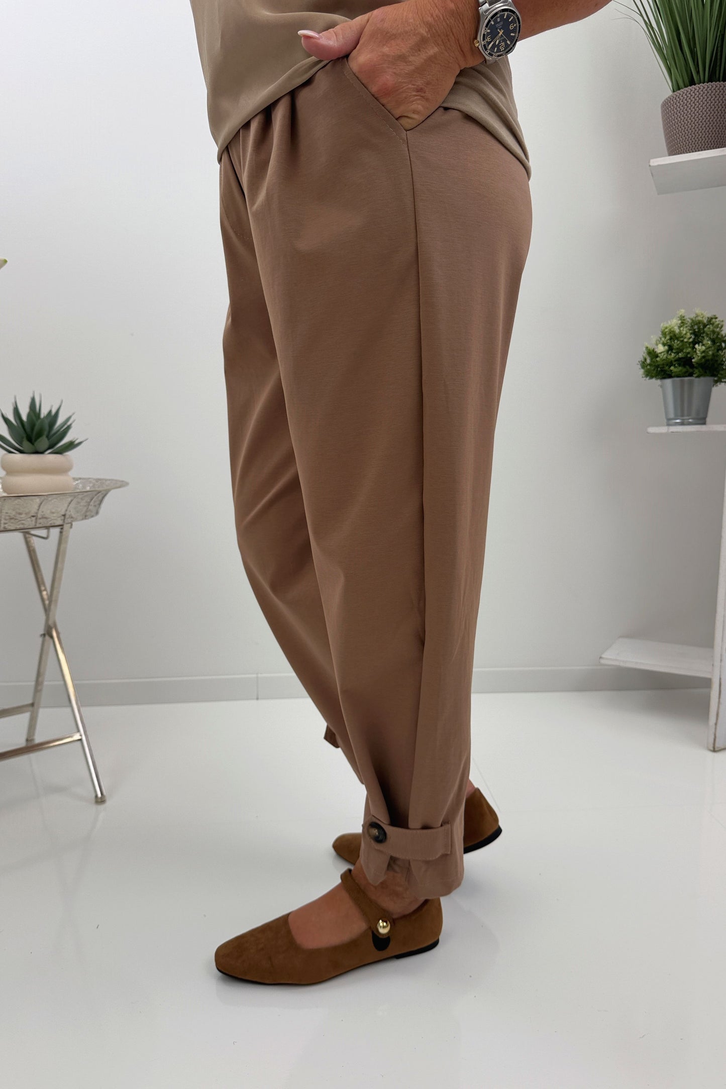 Stilvolle Hose in Camel (38-42/44)