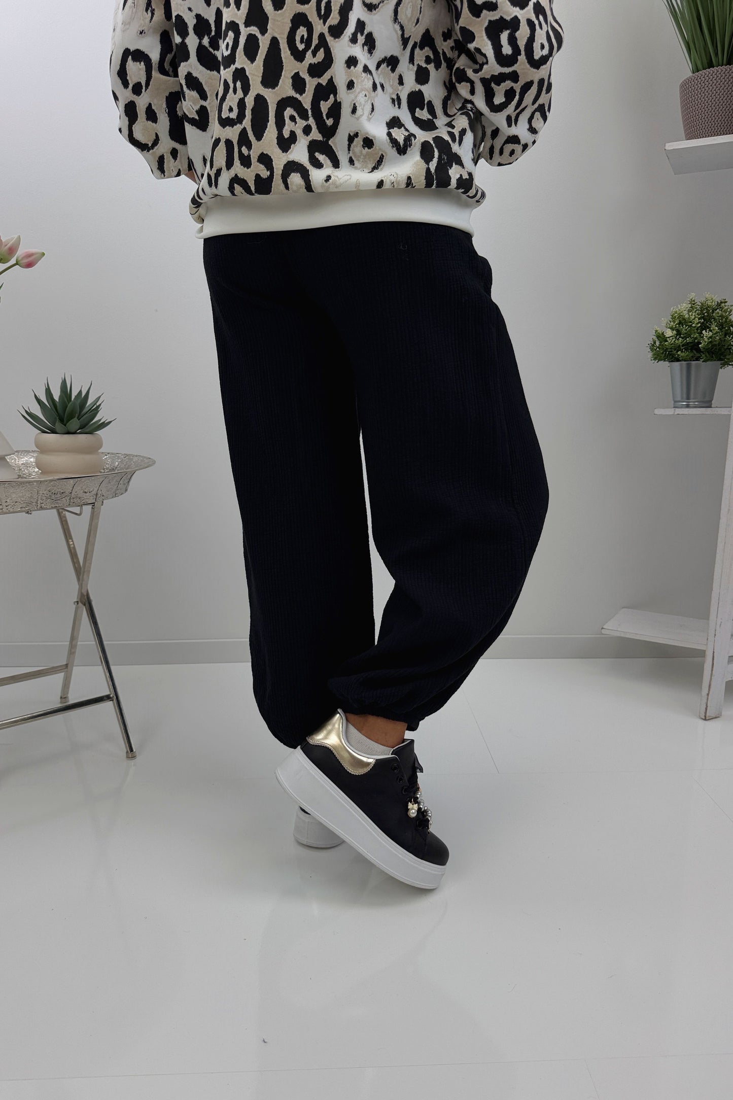 Zeitlose Hose in Schwarz (38-42/44)