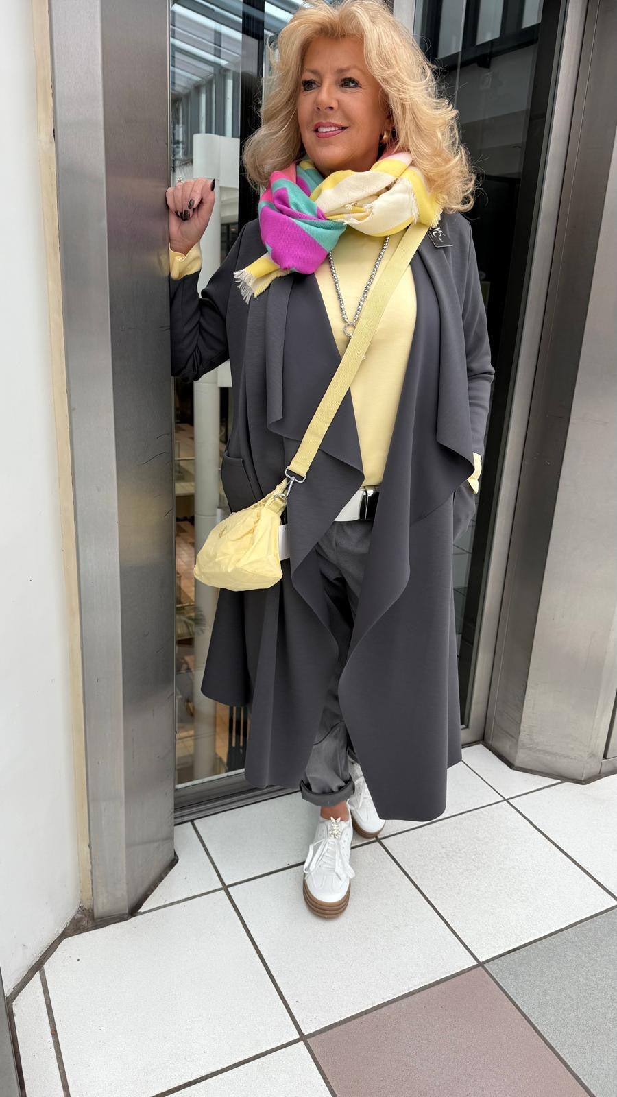 Mantel in Dark-Grey (38-44+)