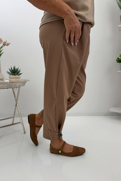 Stilvolle Hose in Camel (38-42/44)