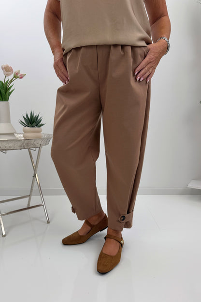 Stilvolle Hose in Camel (38-42/44)