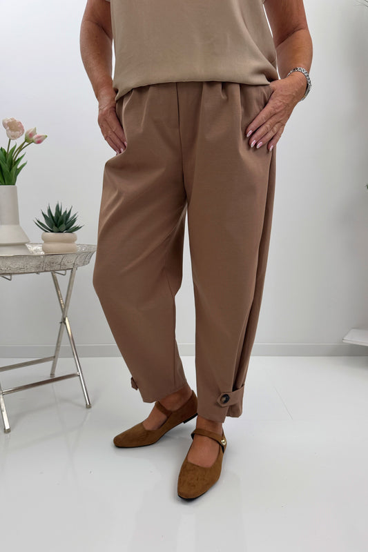 Stilvolle Hose in Camel (38-42/44)