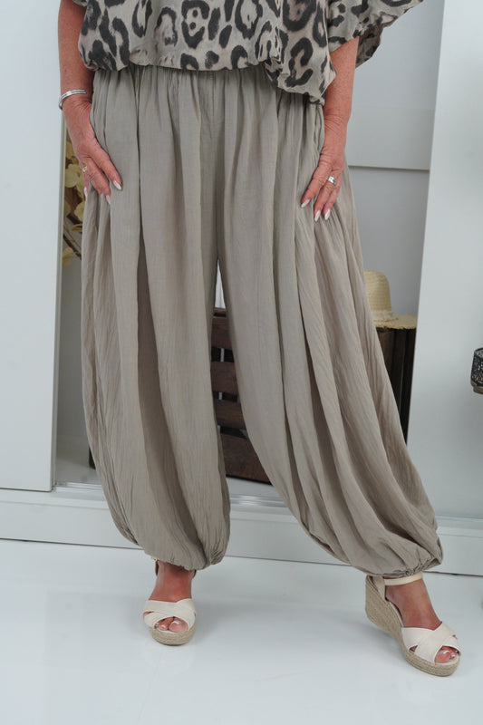 Hose in Taupe (40-44+)