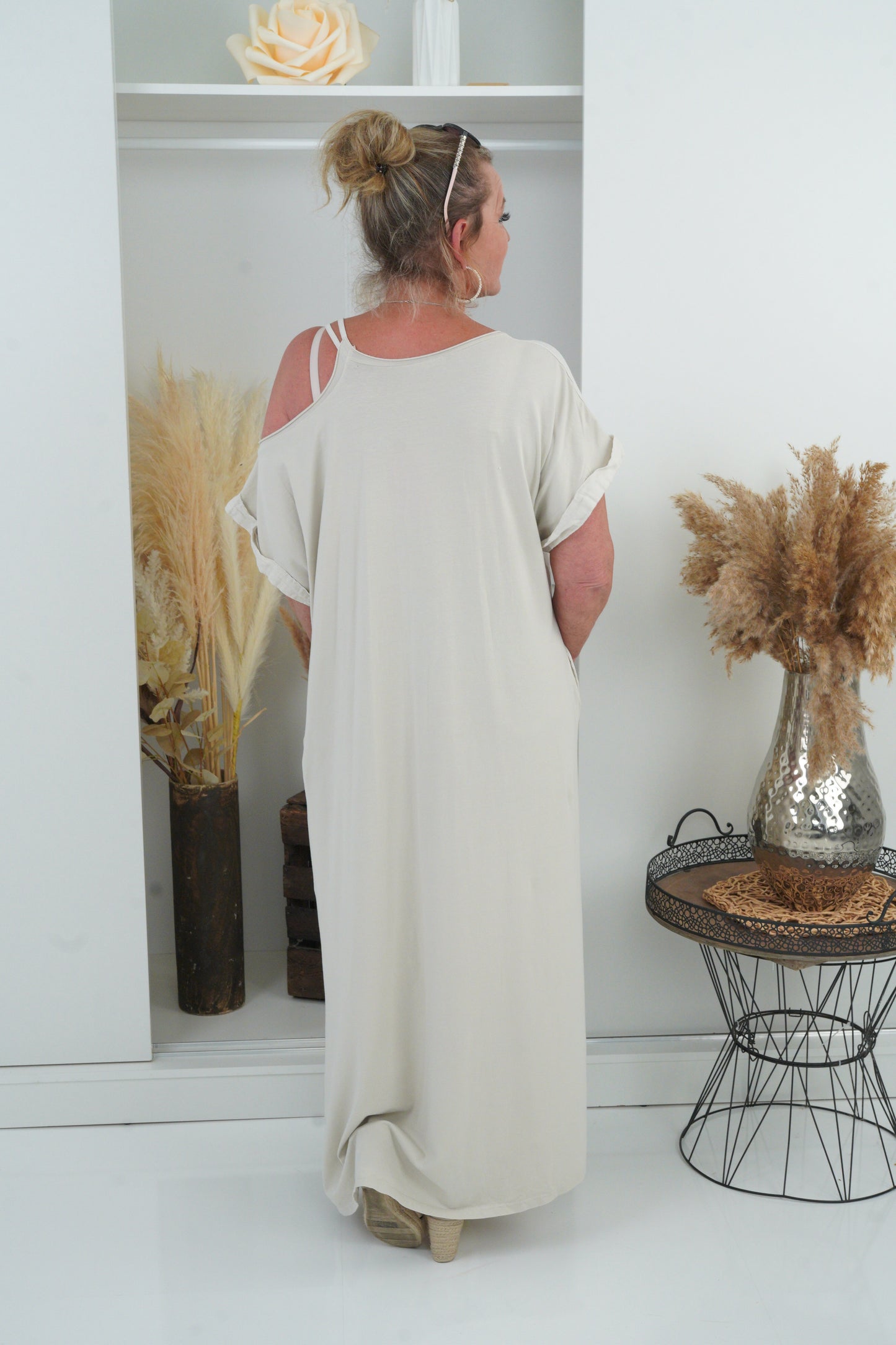 Kleid in Beige (40-44+)