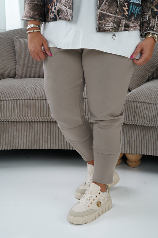 Joggpant in Taupe (42–46)
