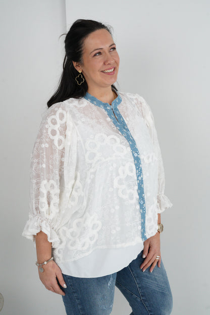 Bluse in Weiß mit Jeans  (38-44)