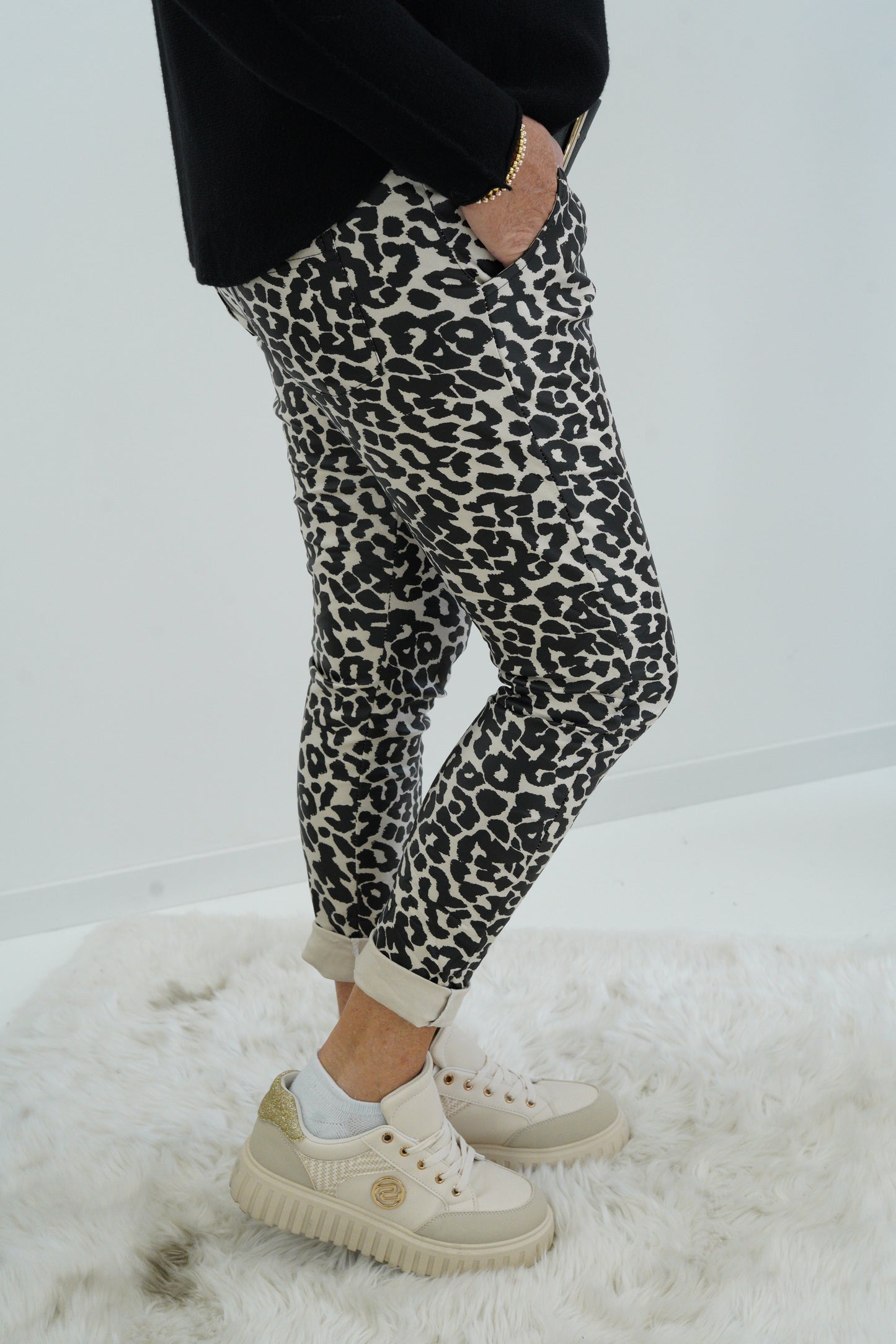 Joggpant in Leo-Beige/Schwarz (38-42)