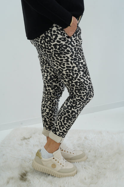 Joggpant in Leo-Beige/Schwarz (38-42)