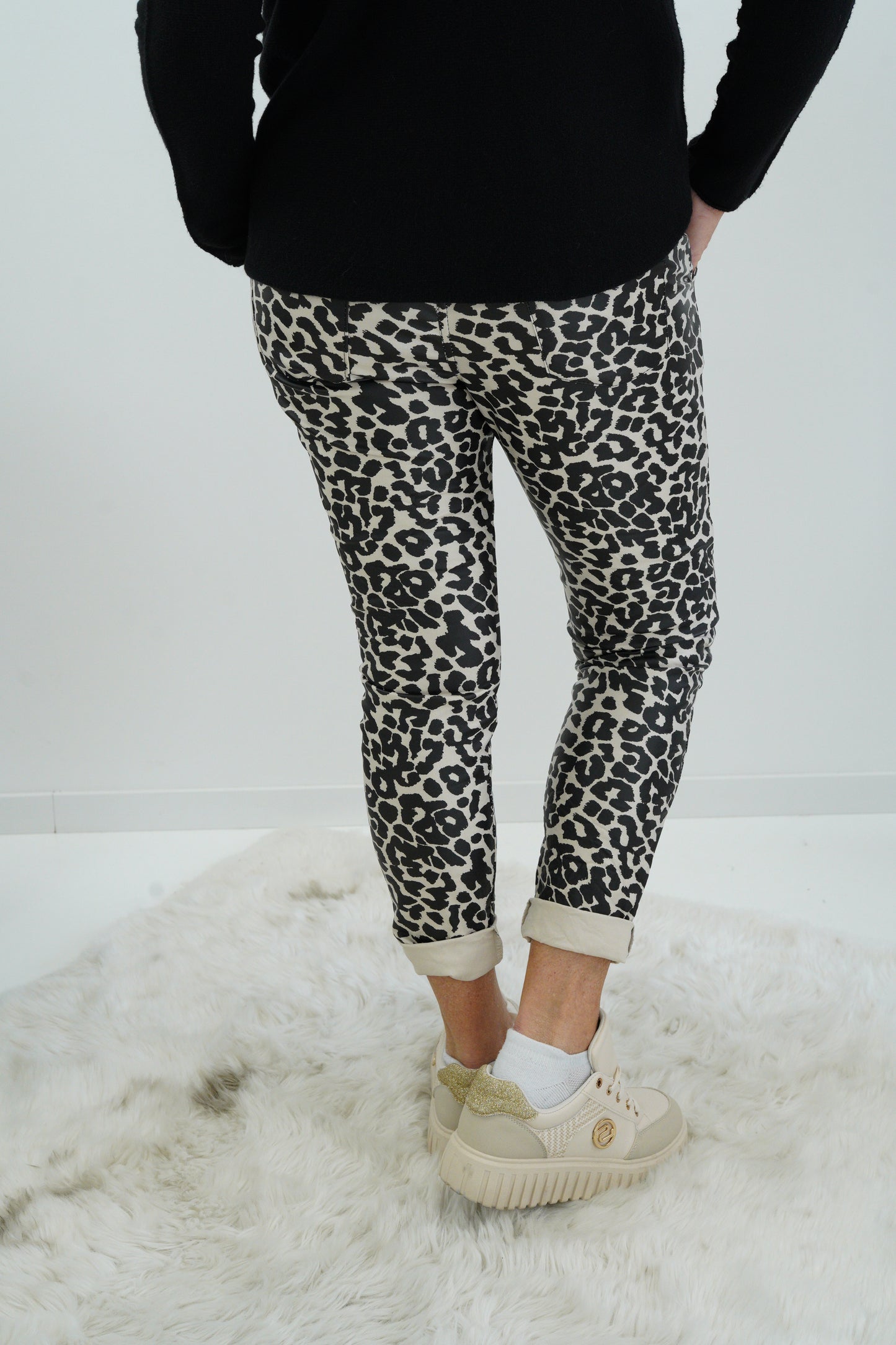 Joggpant in Leo-Beige/Schwarz (38-42)