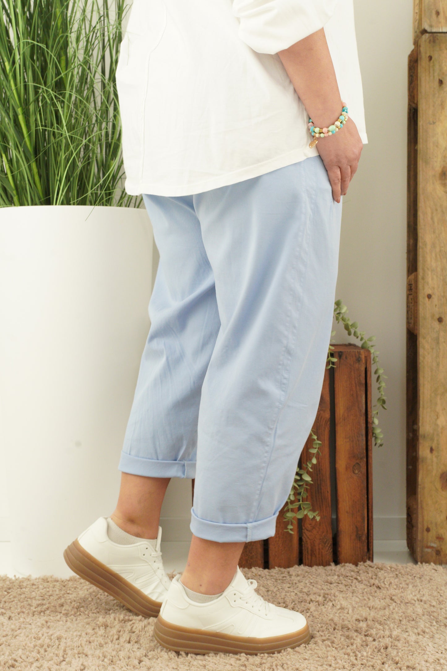 Hose in Hellblau (42-44)