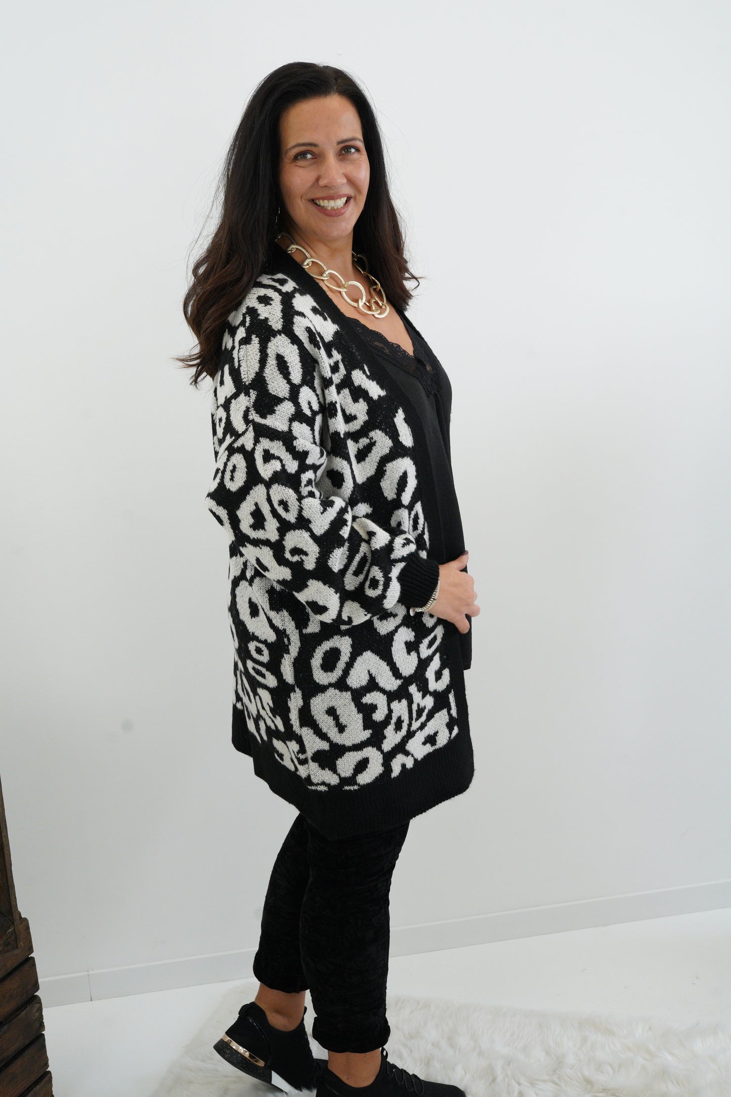 Strickjacke in Leo-Schwarz (38-44)