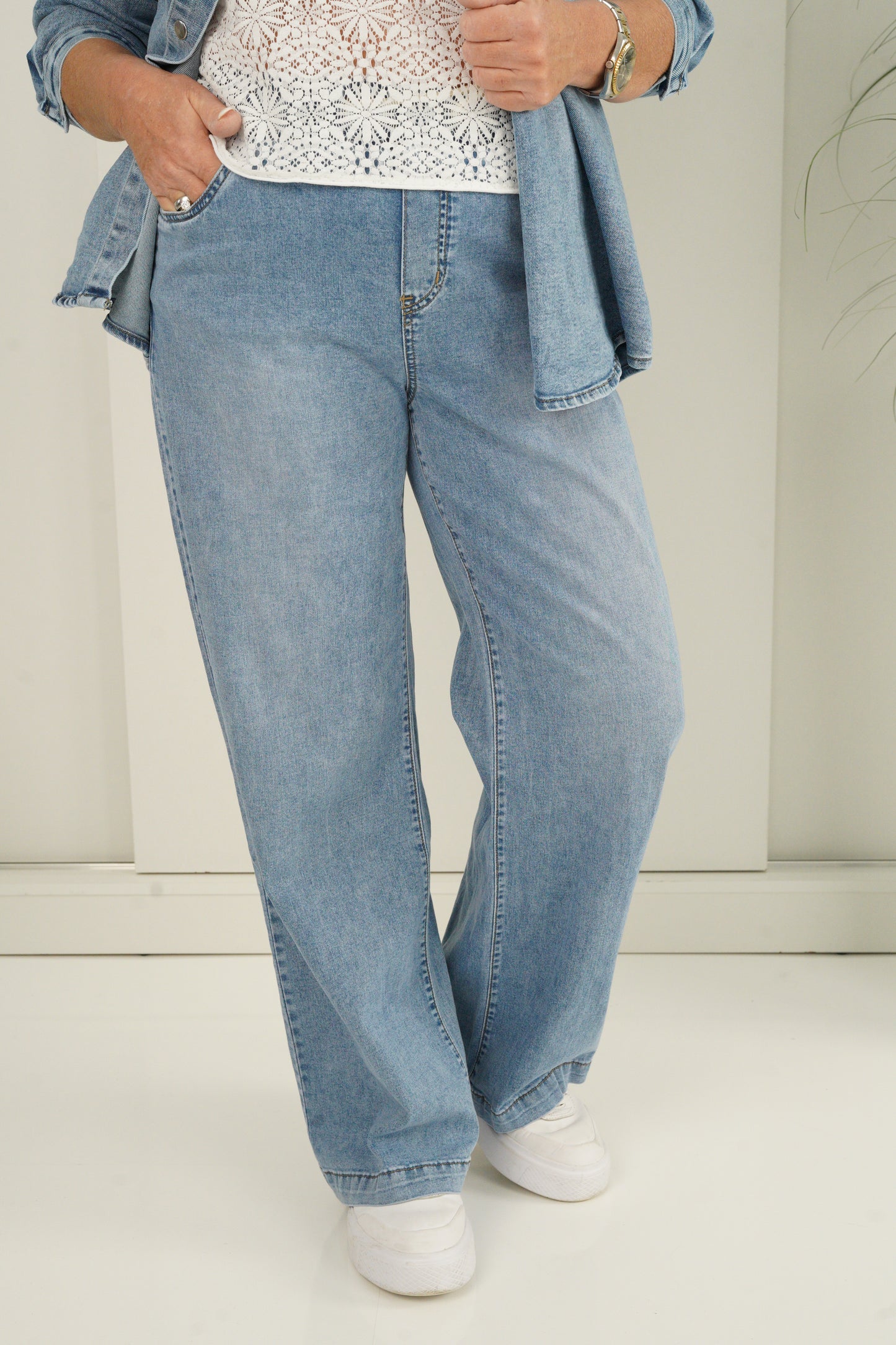 Jeans in Denim Blue (36,38,40,42,44)