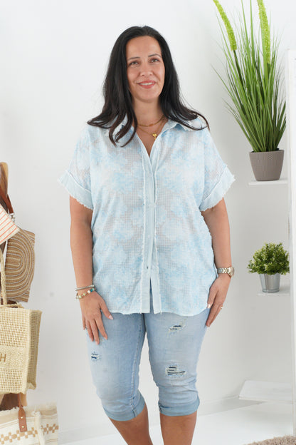 Bluse in Hellblau-Weiß (42-46)