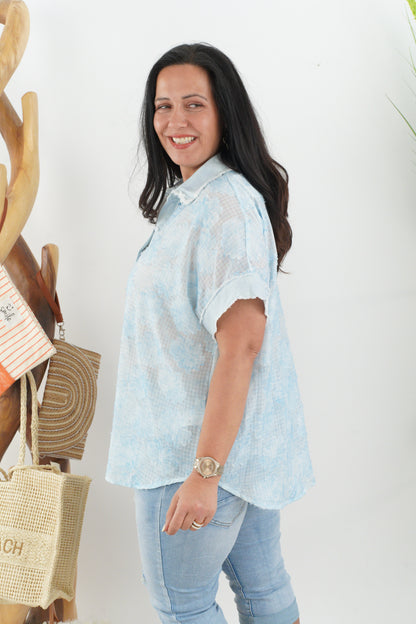Bluse in Hellblau-Weiß (42-46)