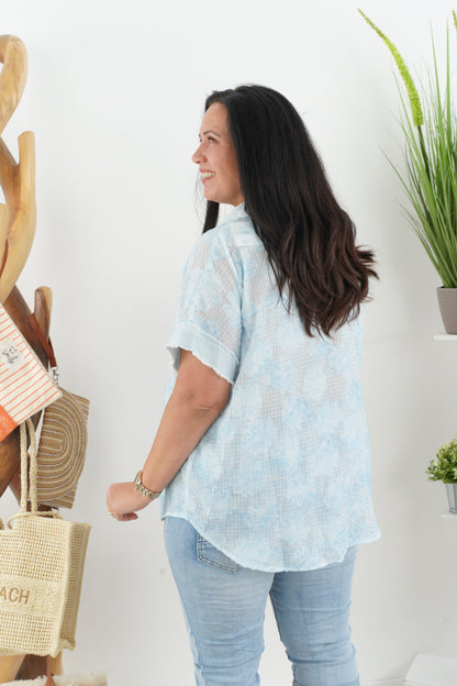 Bluse in Hellblau-Weiß (42-46)