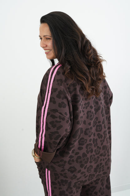 Sweatshirt in Leo-Schoko-Neonpink (42-46)