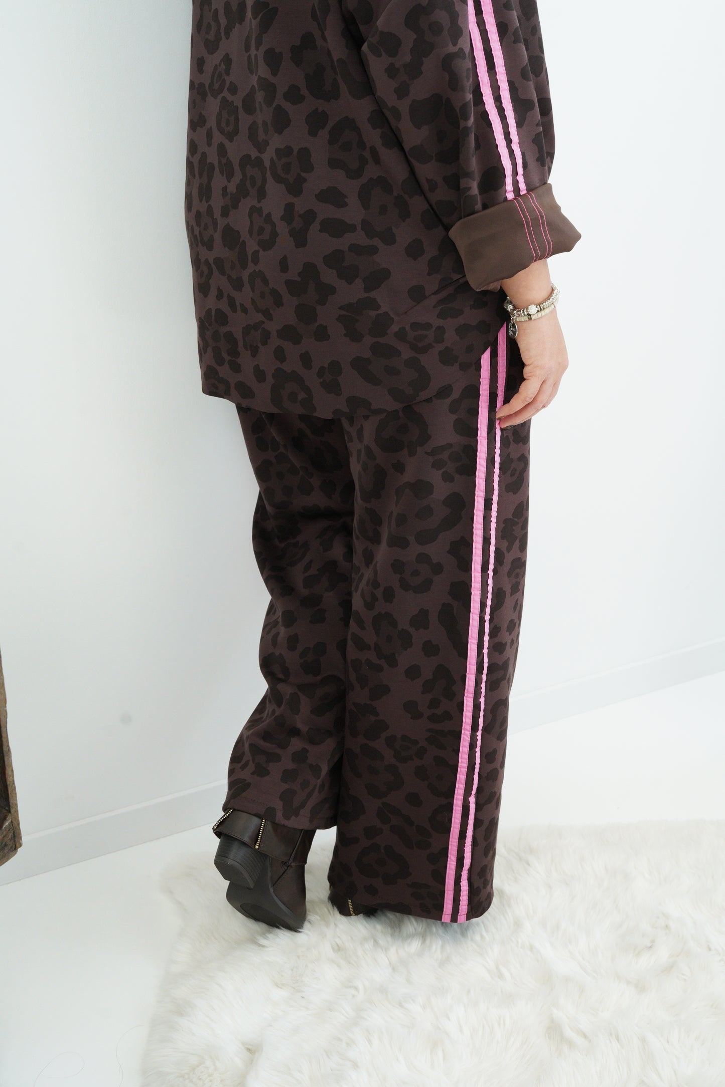Marlenehose in Leo-Schoko-Neonpink (42-48)