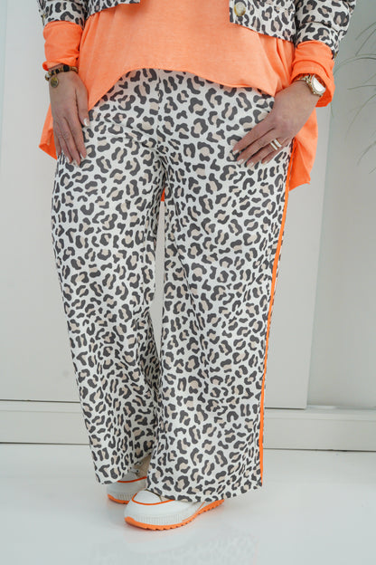 Marlene-Hose in Leo-Beige mit Orange (40-44)