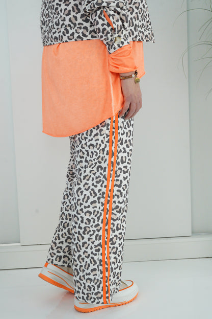 Marlene-Hose in Leo-Beige mit Orange (40-44)