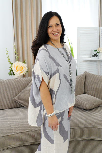 Bluse in grau bedruckt (42-46)