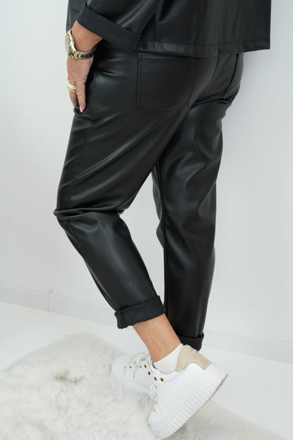 Kunstleder Joggpant in Schwarz (38-42+)
