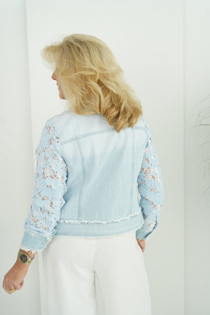 Jeans Jacke in Light Blue (38-42)