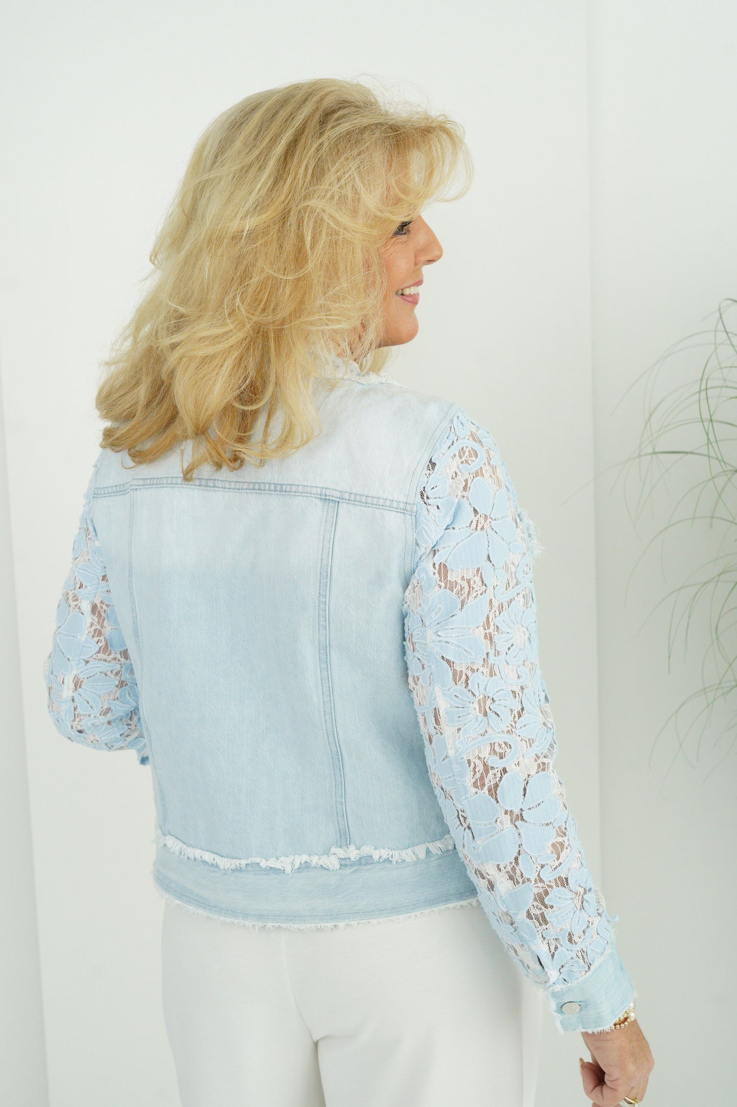 Jeans Jacke in Light Blue (38-42)